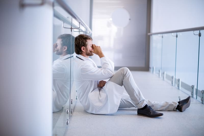 Odpowiedzialność lekarza – jak radzić sobie ze stresem?
